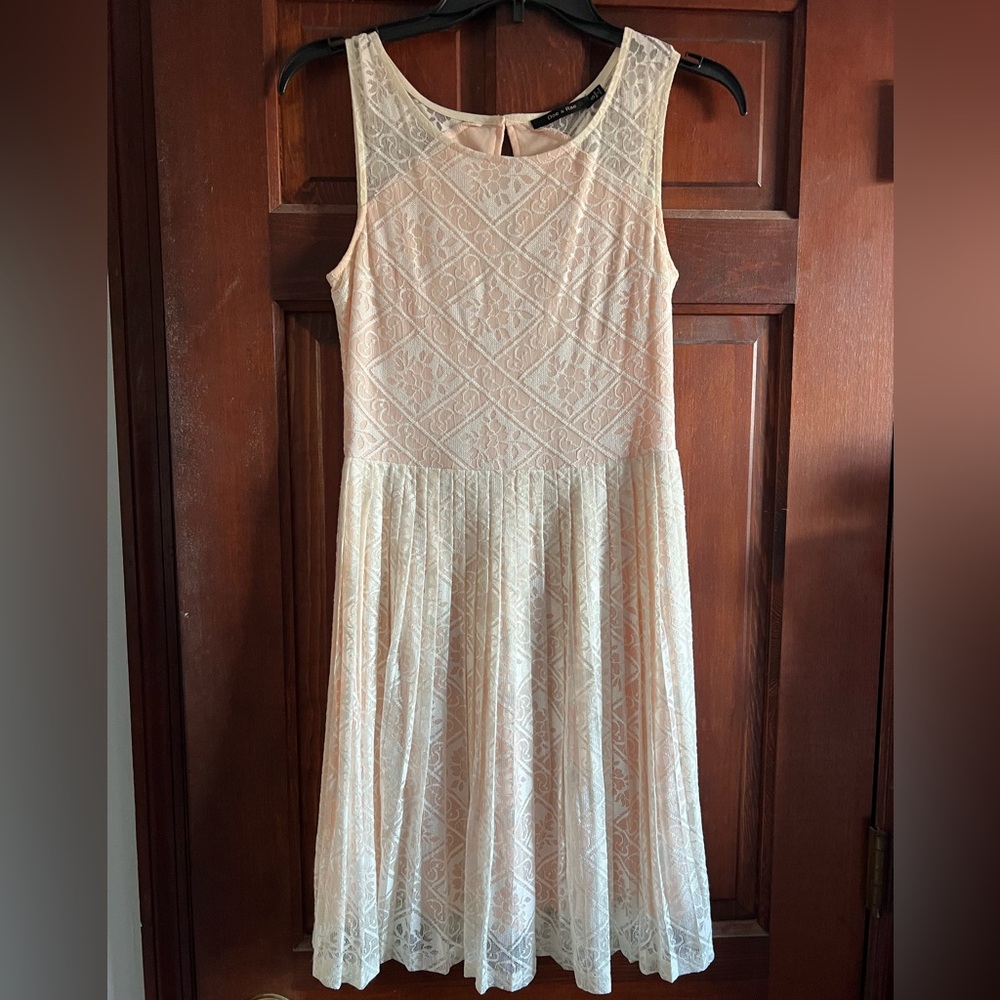 Doe & Rae light peach/white size small